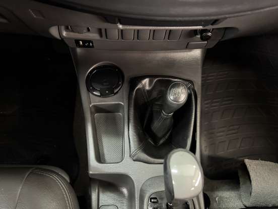 TOYOTA-HILUX-2.7 SRV 4X4 CD 16V FLEX 4P AUTOMÁTICO TOYOTA-HILUX-2012