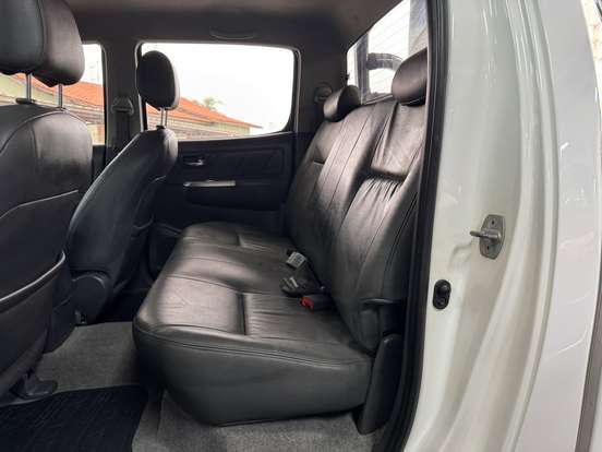 TOYOTA-HILUX-2.7 SRV 4X4 CD 16V FLEX 4P AUTOMÁTICO TOYOTA-HILUX-2012