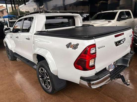 TOYOTA-HILUX-2024