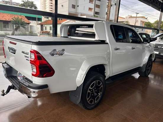 TOYOTA-HILUX-2024