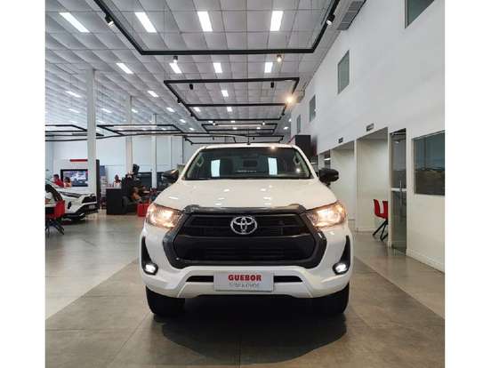 TOYOTA-HILUX-2025