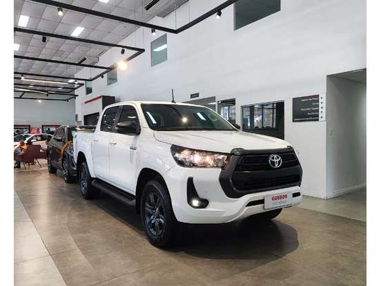 TOYOTA-HILUX-2.8 D-4D TURBO DIESEL CD SR 4X4 AUTOMÁTICO TOYOTA-HILUX-2025