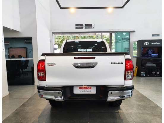 TOYOTA-HILUX-2025