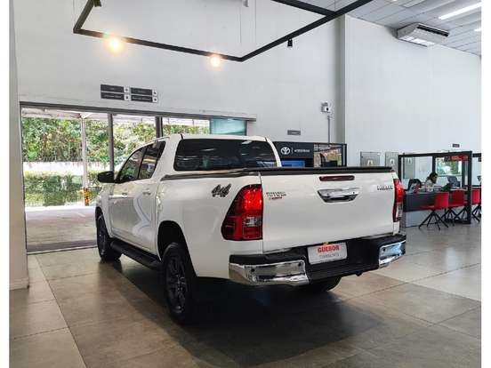 TOYOTA-HILUX-2025