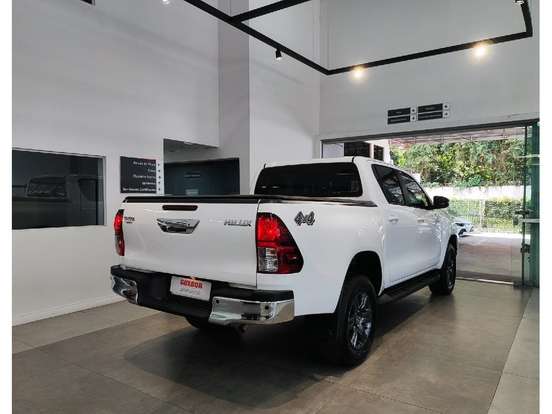 TOYOTA-HILUX-2025