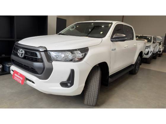 TOYOTA HILUX 2.8 D-4D TURBO DIESEL CD SR 4X4 AUTOMÁTICO
