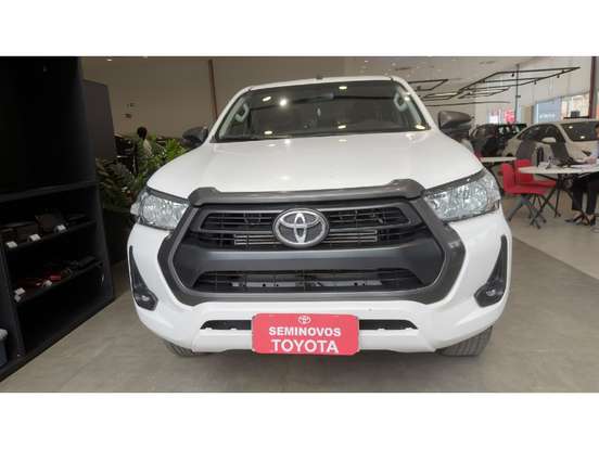 TOYOTA-HILUX-2023