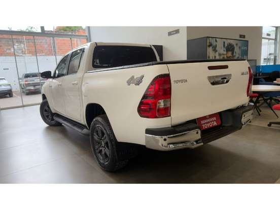 TOYOTA-HILUX-2023