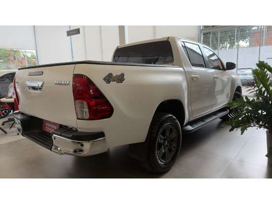 TOYOTA-HILUX-2023