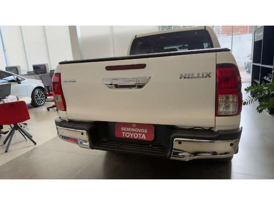 TOYOTA-HILUX-2.8 D-4D TURBO DIESEL CD SR 4X4 AUTOMÁTICO TOYOTA-HILUX-2023