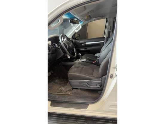 TOYOTA-HILUX-2023