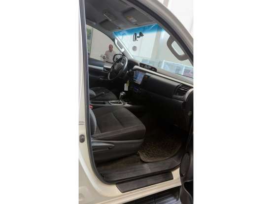 TOYOTA-HILUX-2.8 D-4D TURBO DIESEL CD SR 4X4 AUTOMÁTICO TOYOTA-HILUX-2023