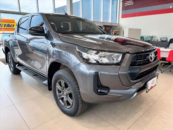 TOYOTA-HILUX-2.8 D-4D TURBO DIESEL CD SR 4X4 AUTOMÁTICO TOYOTA-HILUX-2023