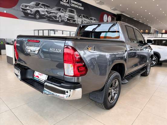 TOYOTA-HILUX-2023