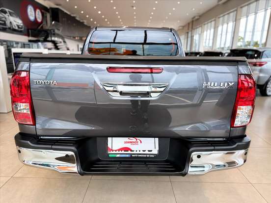 TOYOTA-HILUX-2023