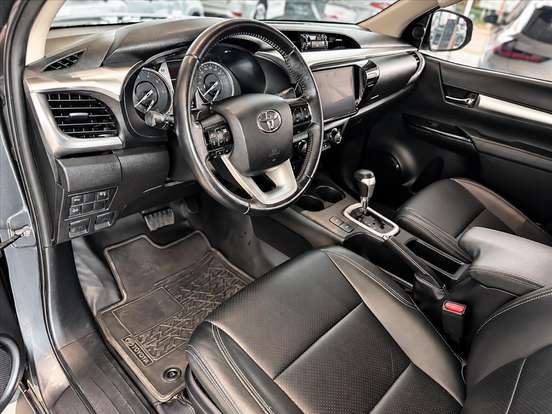 TOYOTA-HILUX-2.8 D-4D TURBO DIESEL CD SR 4X4 AUTOMÁTICO TOYOTA-HILUX-2023