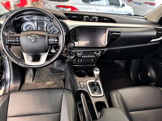 TOYOTA-HILUX-2.8 D-4D TURBO DIESEL CD SR 4X4 AUTOMÁTICO TOYOTA-HILUX-2023