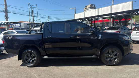 TOYOTA-HILUX-2.8 D-4D TURBO DIESEL CD SR 4X4 AUTOMÁTICO TOYOTA-HILUX-2021