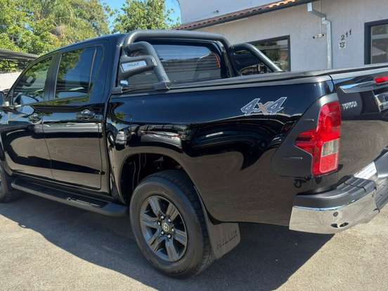 TOYOTA-HILUX-2.8 D-4D TURBO DIESEL CD SR 4X4 AUTOMÁTICO TOYOTA-HILUX-2021