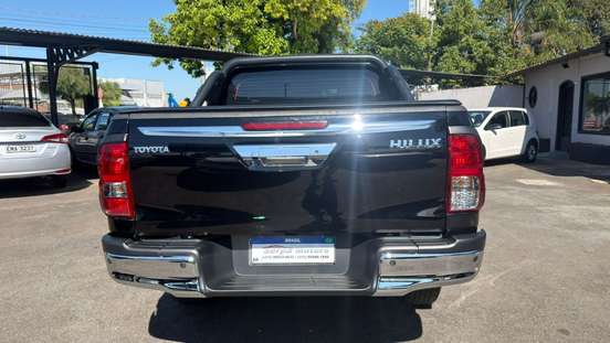 TOYOTA-HILUX-2021