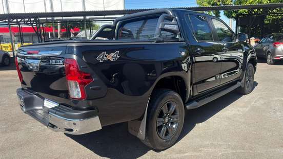 TOYOTA-HILUX-2021