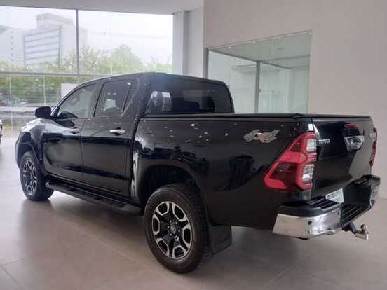 TOYOTA-HILUX-2.8 D-4D TURBO DIESEL CD SRV 4X4 AUTOMÁTICO TOYOTA-HILUX-2024