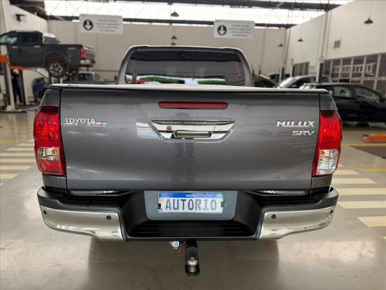 TOYOTA-HILUX-2023