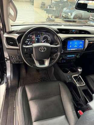 TOYOTA-HILUX-2023