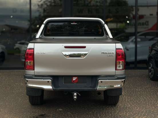 TOYOTA-HILUX-2.8 D-4D TURBO DIESEL CD SRV 4X4 AUTOMÁTICO TOYOTA-HILUX-2021