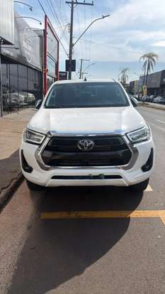 TOYOTA-HILUX-2023