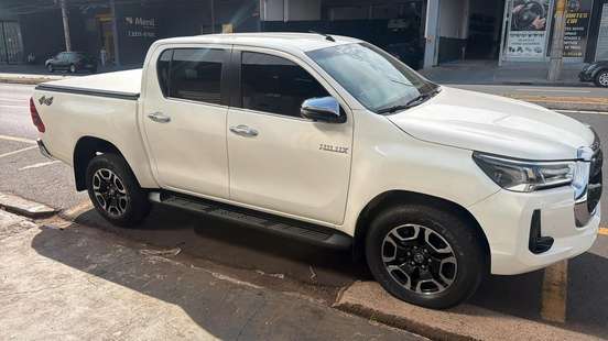 TOYOTA-HILUX-2.8 D-4D TURBO DIESEL CD SRX 4X4 AUTOMÁTICO TOYOTA-HILUX-2023