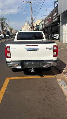 TOYOTA-HILUX-2023