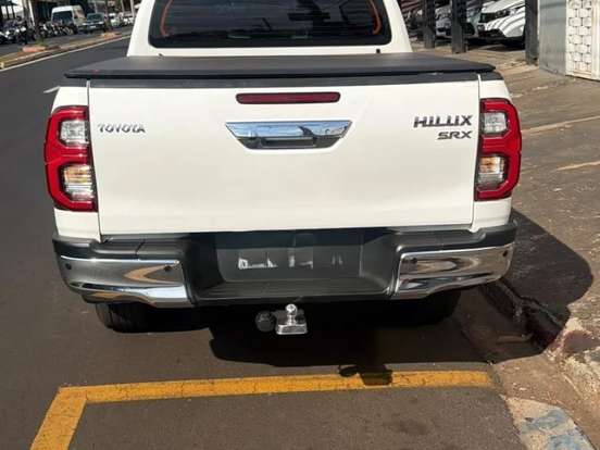 TOYOTA-HILUX-2.8 D-4D TURBO DIESEL CD SRX 4X4 AUTOMÁTICO TOYOTA-HILUX-2023