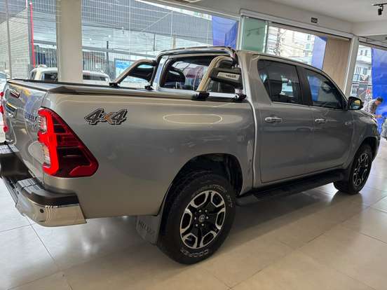 TOYOTA-HILUX-2022
