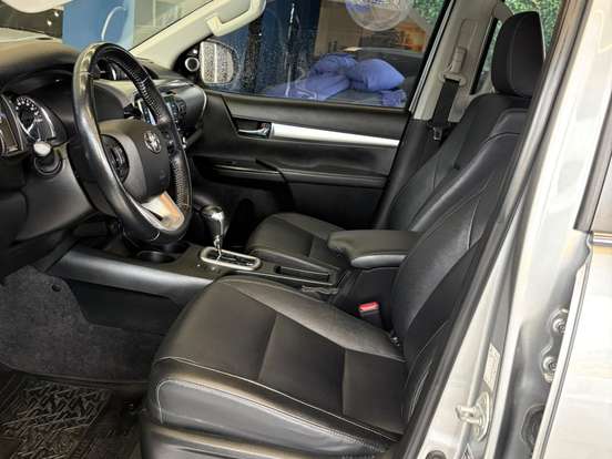 TOYOTA-HILUX-2.8 D-4D TURBO DIESEL CD SRX 4X4 AUTOMÁTICO TOYOTA-HILUX-2022