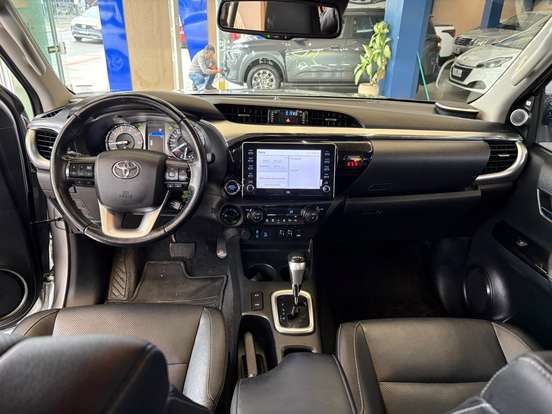 TOYOTA-HILUX-2022