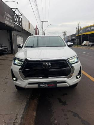 TOYOTA HILUX 2.8 D-4D TURBO DIESEL CD SRX 4X4 AUTOMÁTICO