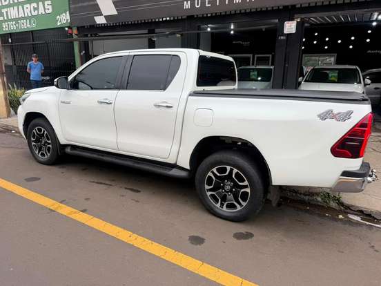 TOYOTA-HILUX-2.8 D-4D TURBO DIESEL CD SRX 4X4 AUTOMÁTICO TOYOTA-HILUX-2020