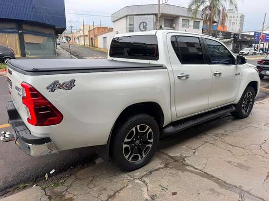TOYOTA-HILUX-2020