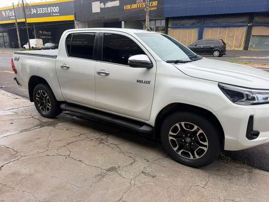 TOYOTA-HILUX-2.8 D-4D TURBO DIESEL CD SRX 4X4 AUTOMÁTICO TOYOTA-HILUX-2020