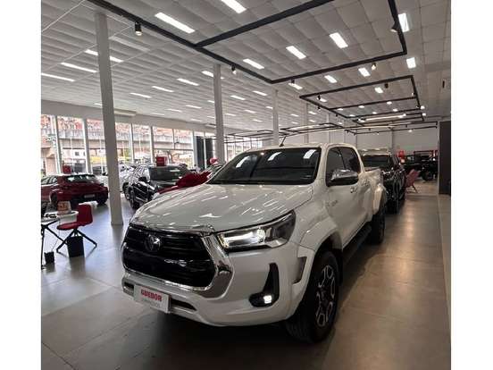 TOYOTA-HILUX-2.8 D-4D TURBO DIESEL CD SRX PLUS 4X4 AUTOMÁTICO TOYOTA-HILUX-2024