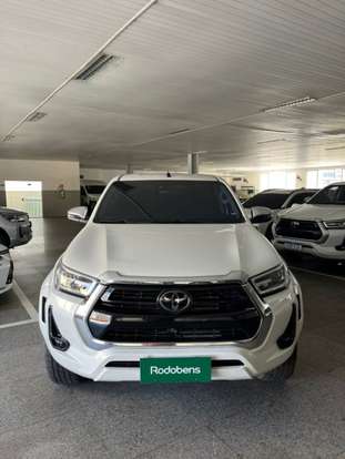 TOYOTA-HILUX-2.8 D-4D TURBO DIESEL CD SRX PLUS 4X4 AUTOMÁTICO TOYOTA-HILUX-2024