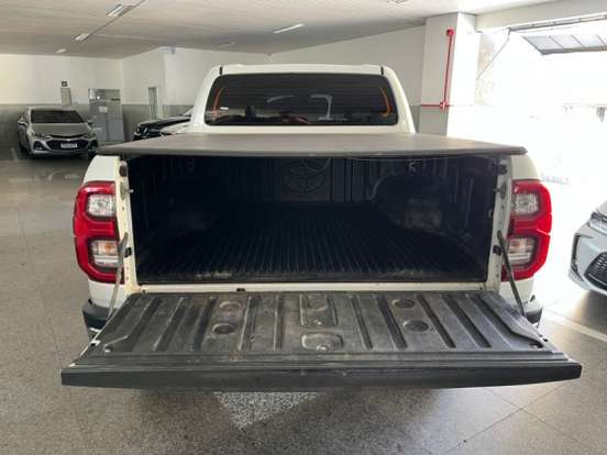 TOYOTA-HILUX-2024