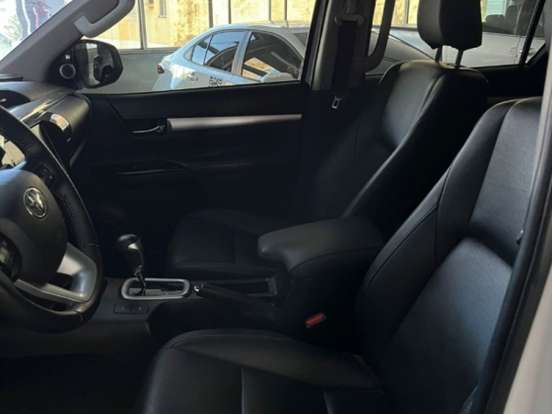 TOYOTA-HILUX-2.8 D-4D TURBO DIESEL CD SRX PLUS 4X4 AUTOMÁTICO TOYOTA-HILUX-2024