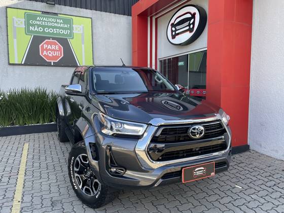 TOYOTA HILUX 2.8 D-4D TURBO DIESEL CD SRX PLUS 4X4 AUTOMÁTICO