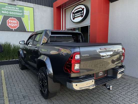TOYOTA-HILUX-2023