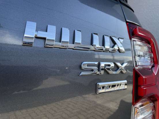 TOYOTA-HILUX-2023