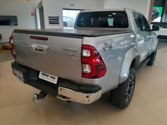 TOYOTA-HILUX-2024