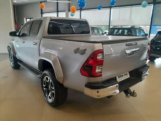 TOYOTA-HILUX-2024