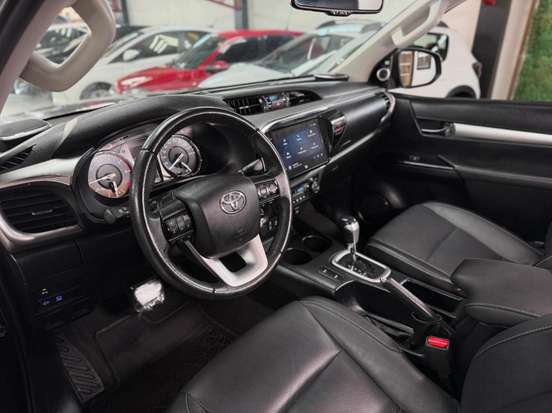 TOYOTA-HILUX-2.8 D-4D TURBO DIESEL CD SRX PLUS 4X4 AUTOMÁTICO TOYOTA-HILUX-2024